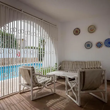 At503 Ground Floor & Pool, 15min Walk Away Apartment *