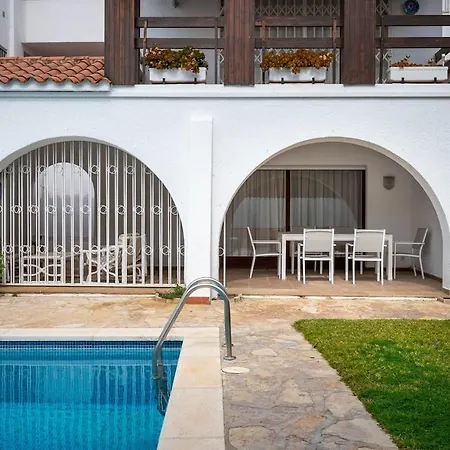 Apartment At503 Ground Floor & Pool, 15min Walk Away