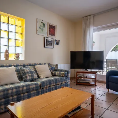 At503 Ground Floor & Pool, 15min Walk Away Apartment