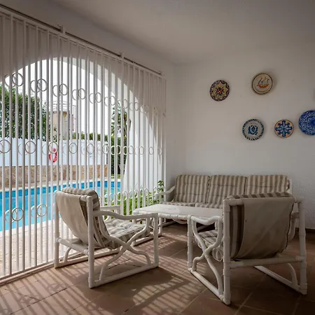 At503 Ground Floor & Pool, 15min Walk Away Apartment
