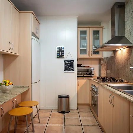 At503 Ground Floor & Pool, 15min Walk Away Apartment